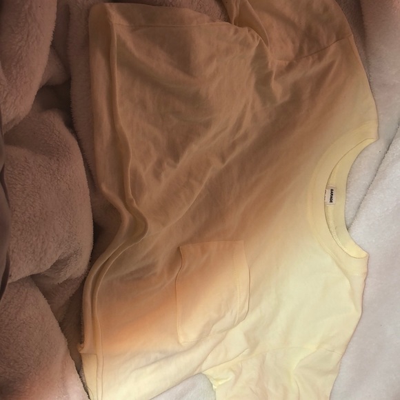 light yellow pocket cropped tee - Picture 3 of 3